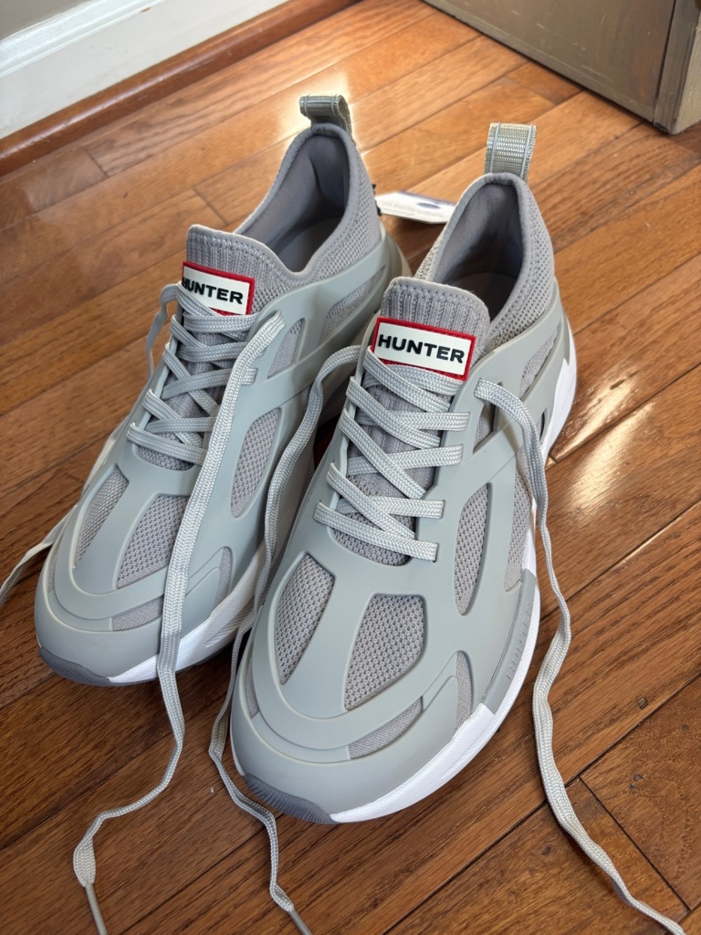 Hunter Tulip Lace-Up casual Sneakers in Medium Grey